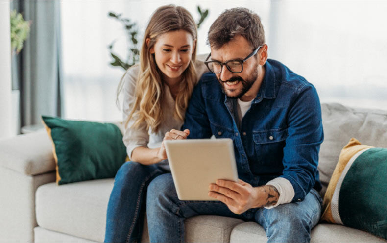 couple-looking-at-dental-plan